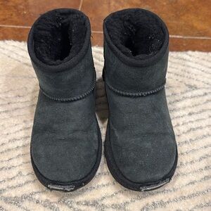 Uggs Classic mini II, 1 little kid